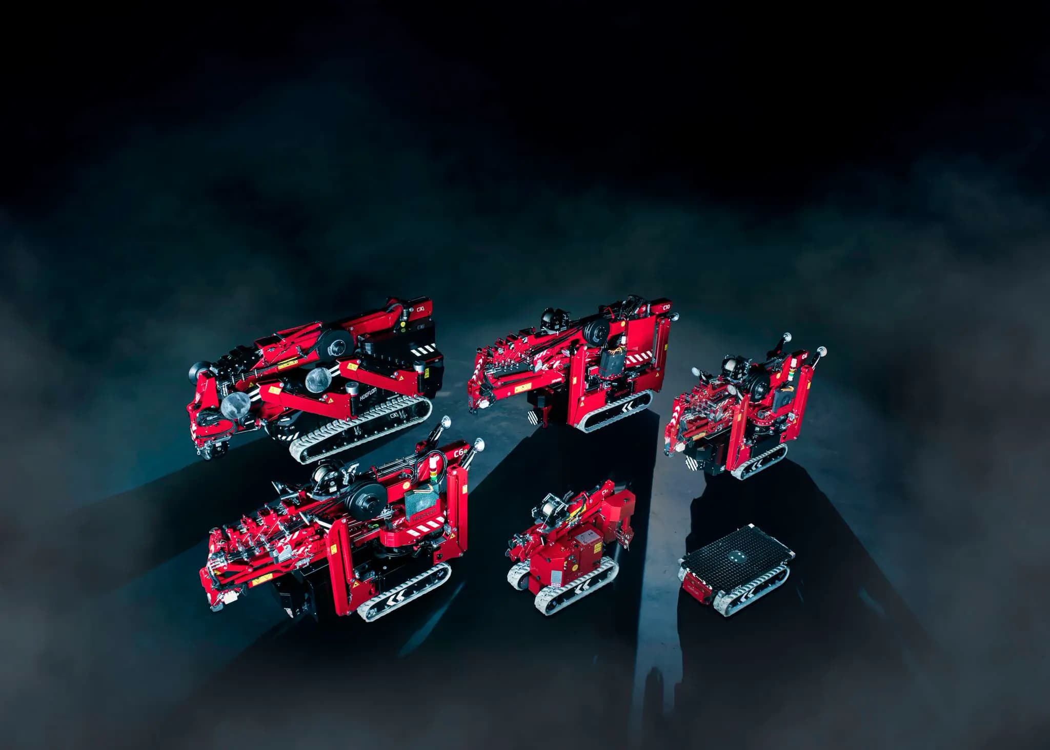 Imagen de grúas compactas Hoeflon y un transportador.