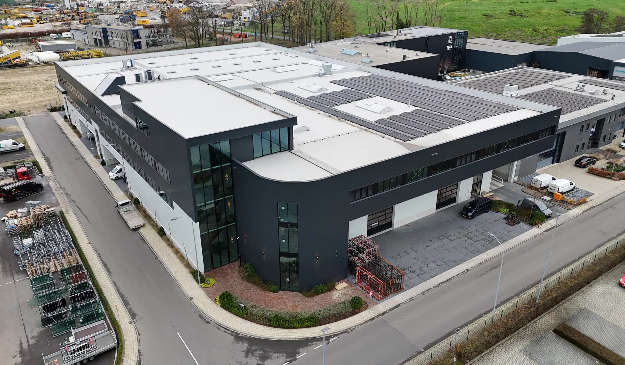 Bedrijfspand van Hoeflon