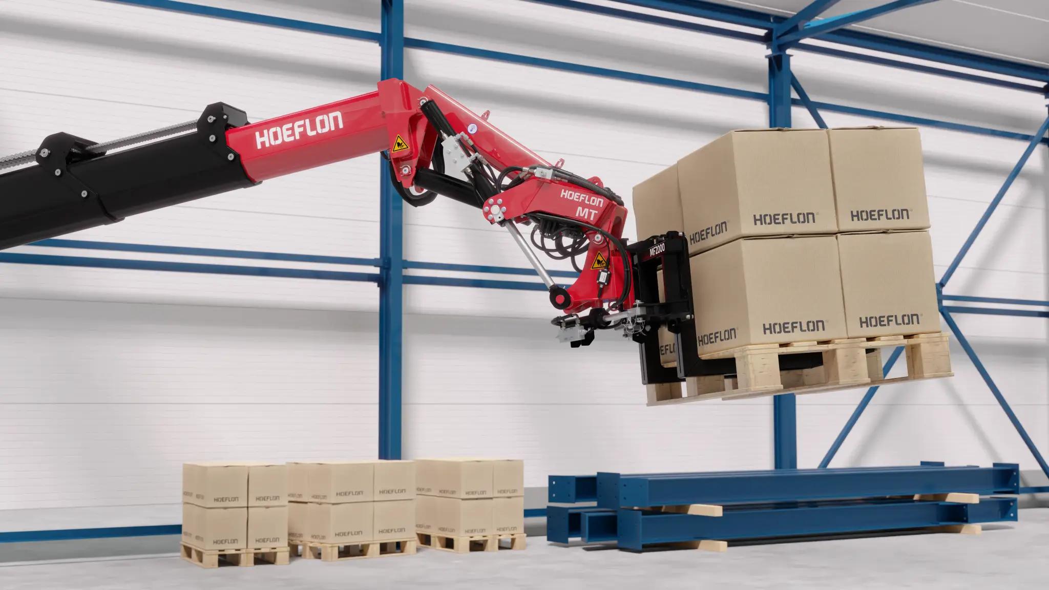  Hoeflon Multitool levantando un palet de cajas en un almacén.
