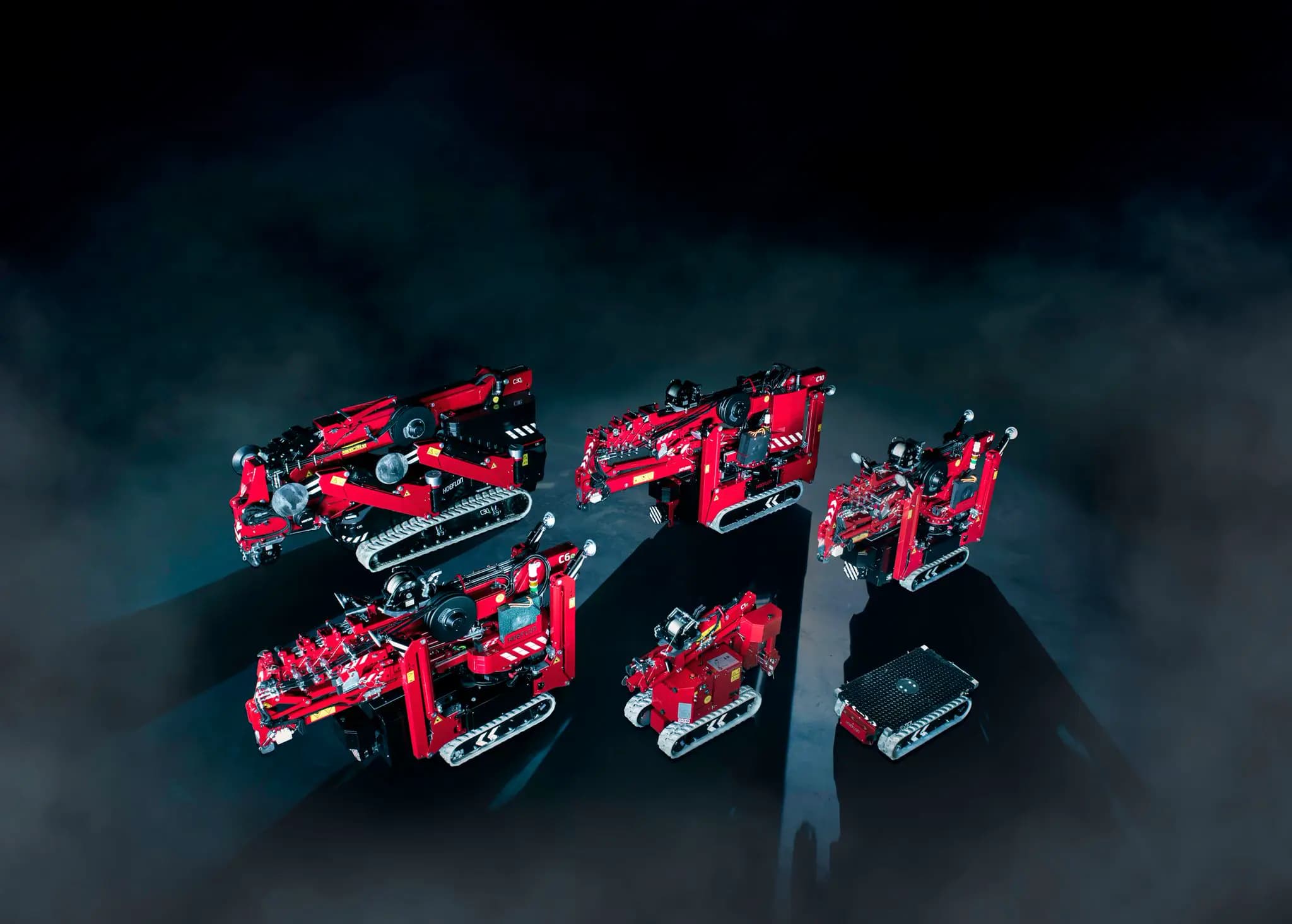 Imagen de grúas compactas Hoeflon y un transportador.